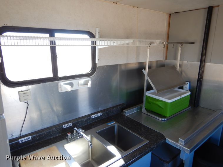 image for item FJ9803 1999 US Cargo PC826TA3 concession trailer