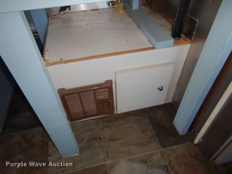 image for item FJ9803 1999 US Cargo PC826TA3 concession trailer