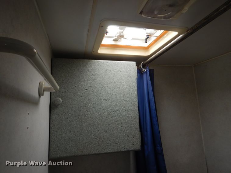 image for item FJ9803 1999 US Cargo PC826TA3 concession trailer