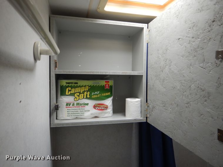 image for item FJ9803 1999 US Cargo PC826TA3 concession trailer