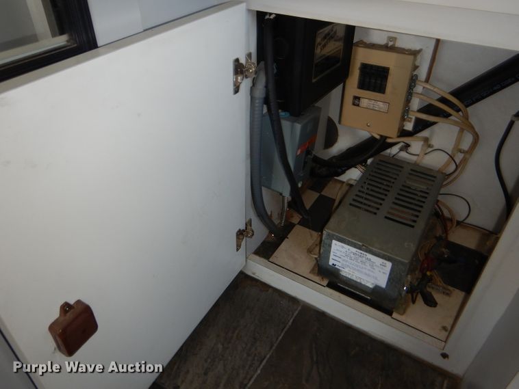 image for item FJ9803 1999 US Cargo PC826TA3 concession trailer