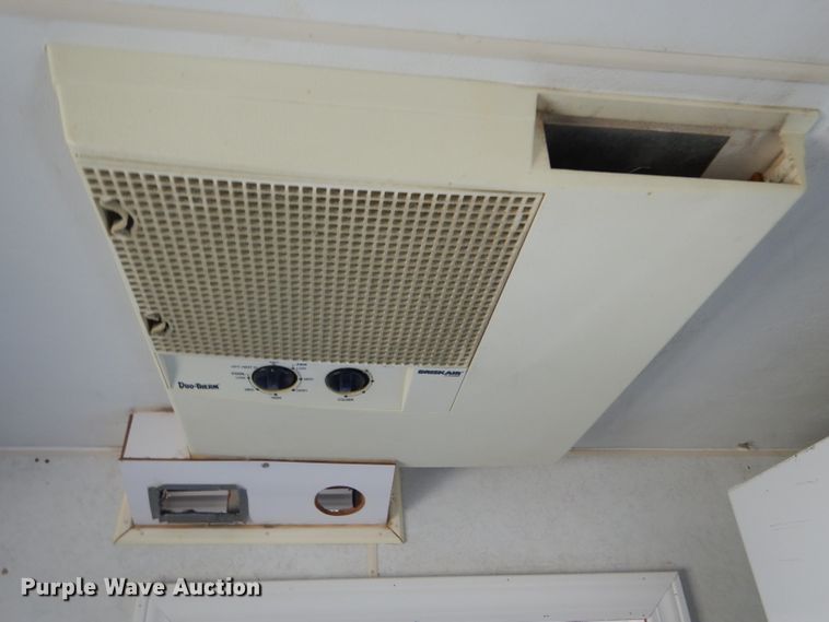 image for item FJ9803 1999 US Cargo PC826TA3 concession trailer