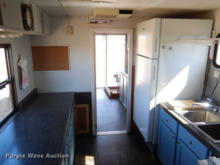 image for item FJ9803 1999 US Cargo PC826TA3 concession trailer