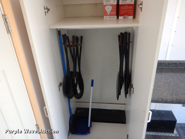 image for item FJ9803 1999 US Cargo PC826TA3 concession trailer