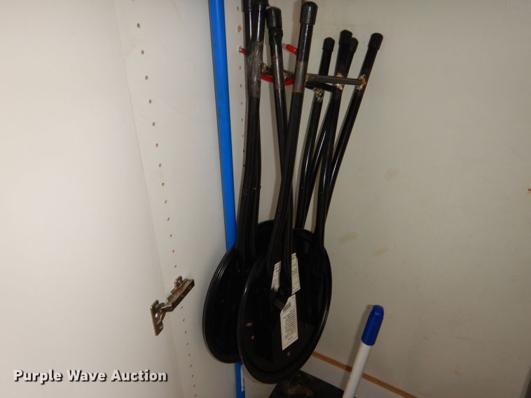 image for item FJ9803 1999 US Cargo PC826TA3 concession trailer