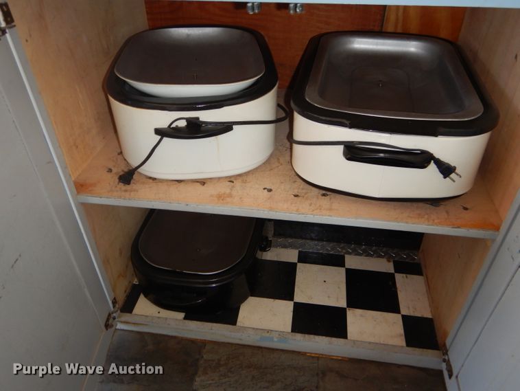 image for item FJ9803 1999 US Cargo PC826TA3 concession trailer