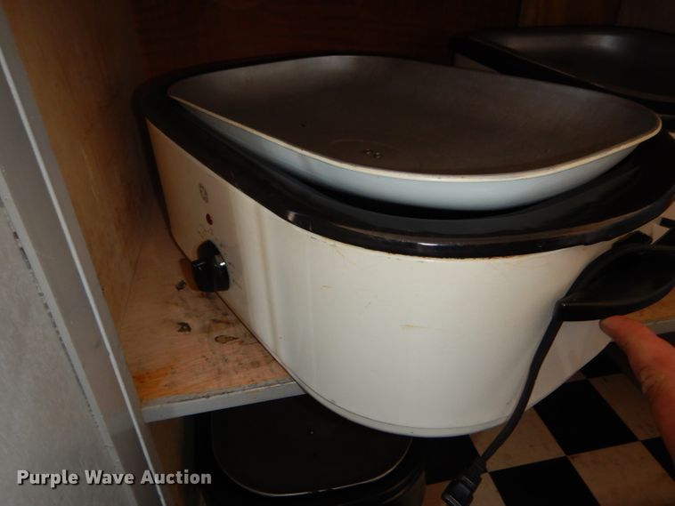 image for item FJ9803 1999 US Cargo PC826TA3 concession trailer