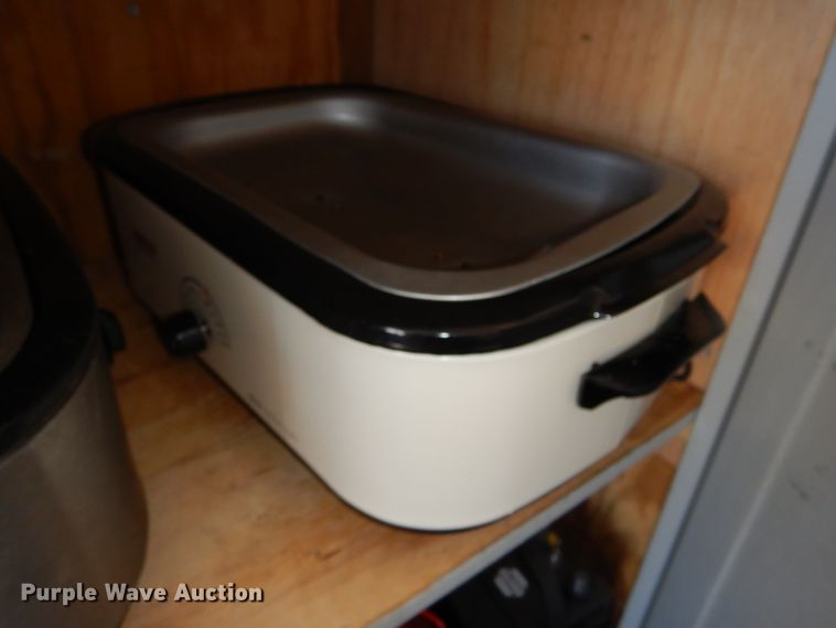 image for item FJ9803 1999 US Cargo PC826TA3 concession trailer