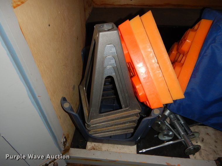 image for item FJ9803 1999 US Cargo PC826TA3 concession trailer