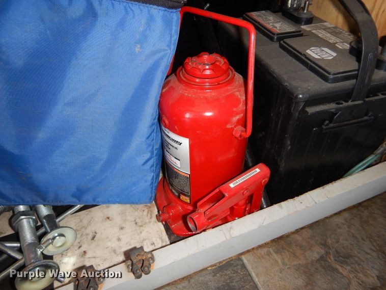 image for item FJ9803 1999 US Cargo PC826TA3 concession trailer