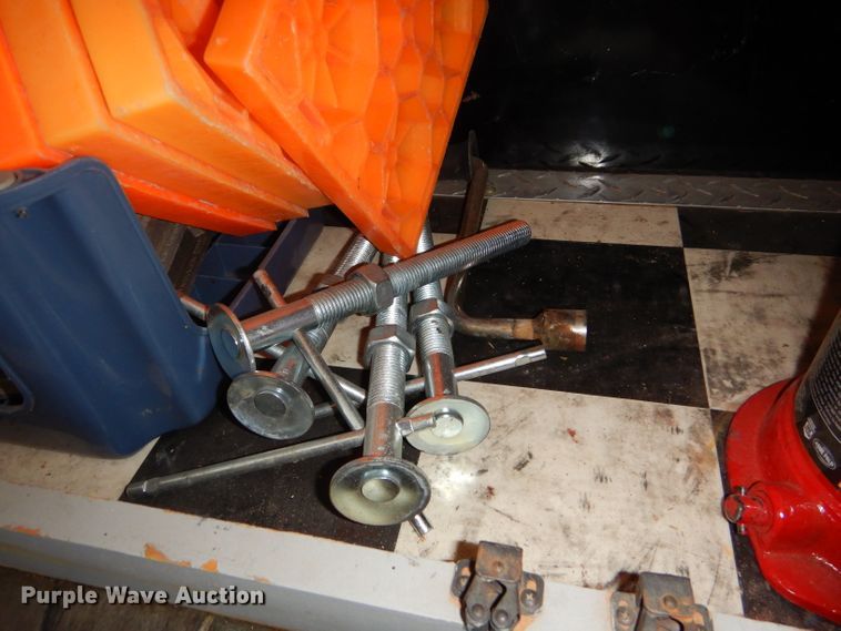 image for item FJ9803 1999 US Cargo PC826TA3 concession trailer