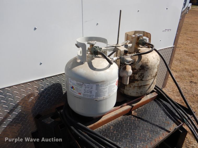 image for item FJ9803 1999 US Cargo PC826TA3 concession trailer