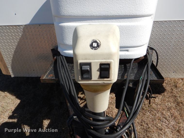 image for item FJ9803 1999 US Cargo PC826TA3 concession trailer