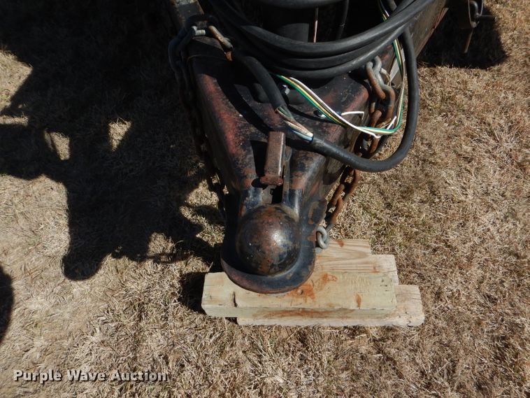 image for item FJ9803 1999 US Cargo PC826TA3 concession trailer