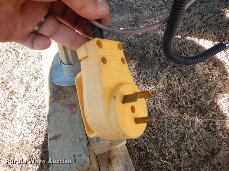 image for item FJ9803 1999 US Cargo PC826TA3 concession trailer