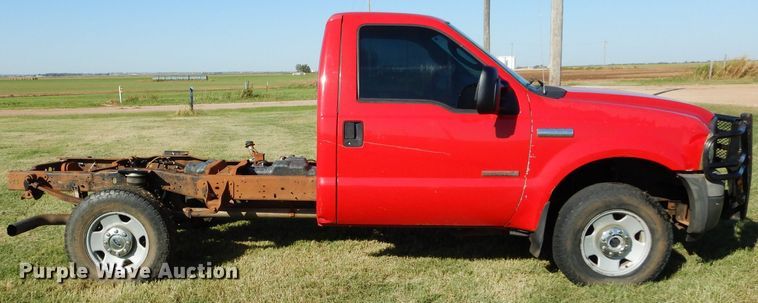 image for item FK9844 2005 Ford F250 Super Duty pickup truck cab and chassis