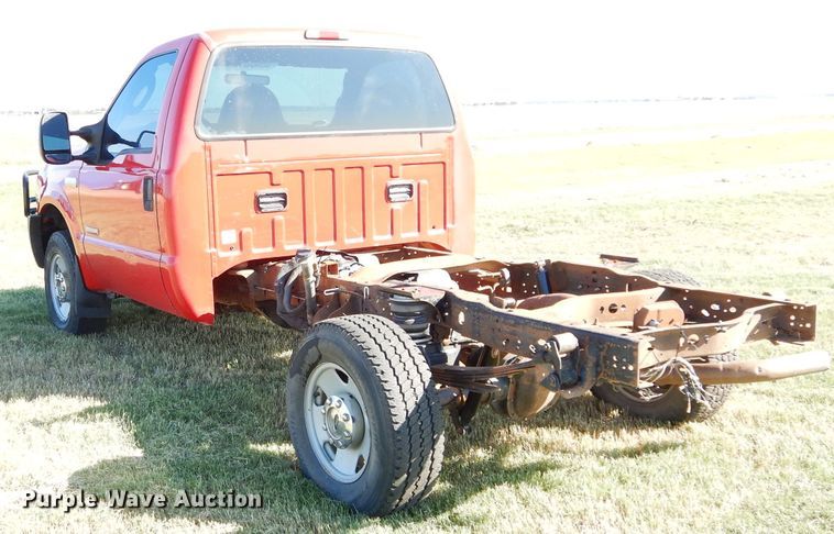 image for item FK9844 2005 Ford F250 Super Duty pickup truck cab and chassis