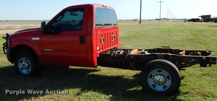 image for item FK9844 2005 Ford F250 Super Duty pickup truck cab and chassis