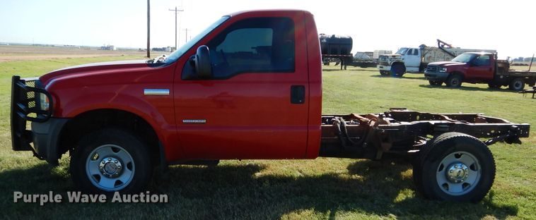 image for item FK9844 2005 Ford F250 Super Duty pickup truck cab and chassis