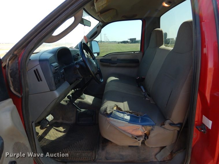 image for item FK9844 2005 Ford F250 Super Duty pickup truck cab and chassis