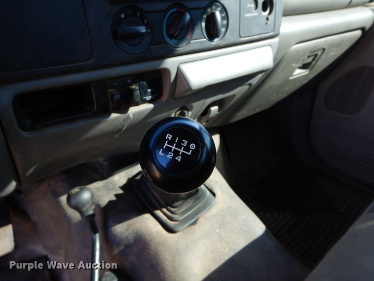 image for item FK9844 2005 Ford F250 Super Duty pickup truck cab and chassis