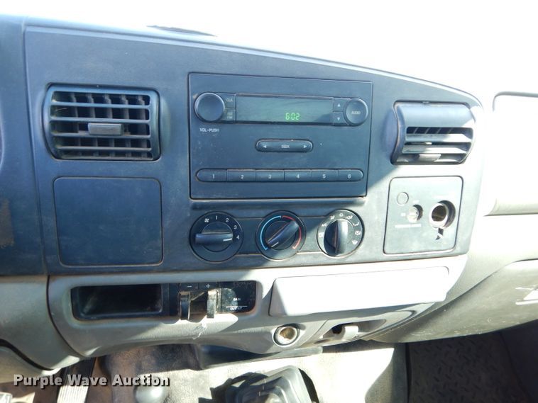 image for item FK9844 2005 Ford F250 Super Duty pickup truck cab and chassis