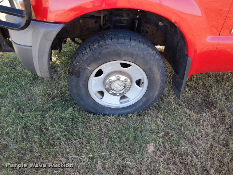 image for item FK9844 2005 Ford F250 Super Duty pickup truck cab and chassis