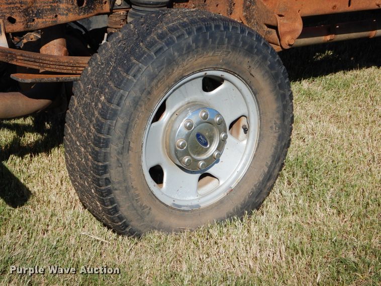 image for item FK9844 2005 Ford F250 Super Duty pickup truck cab and chassis