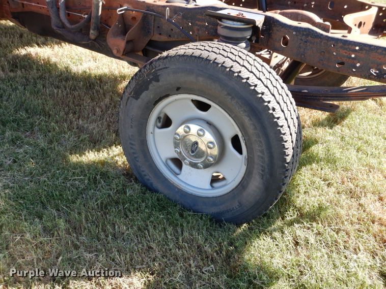 image for item FK9844 2005 Ford F250 Super Duty pickup truck cab and chassis