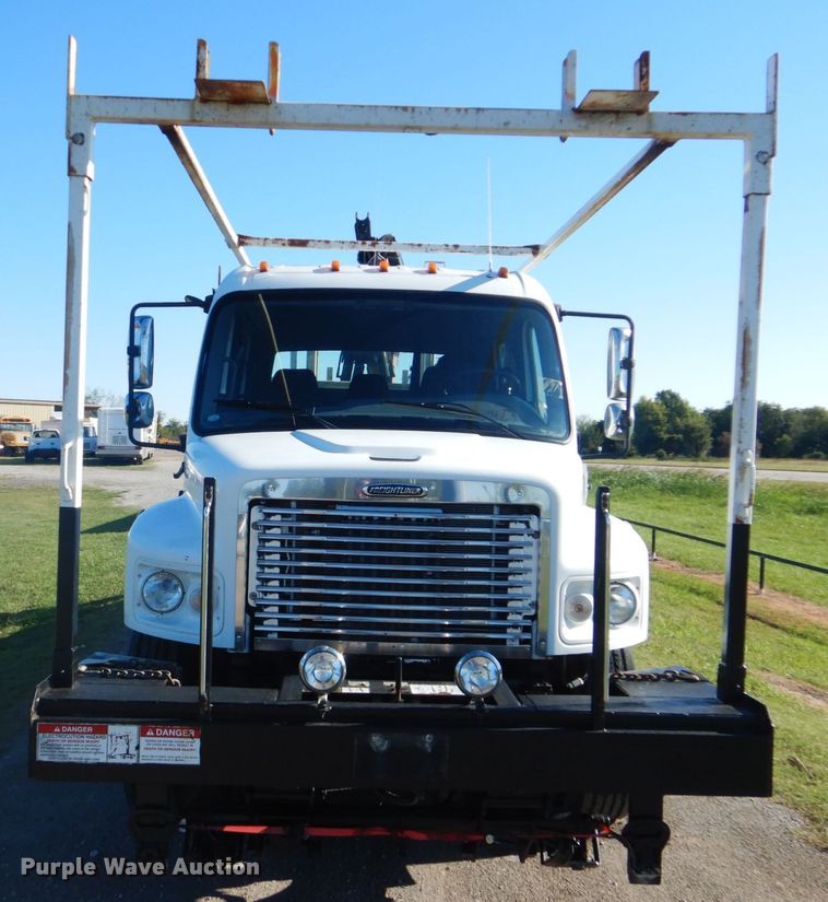 image for item FT9466 2006 Freightliner Business Class M2 crane truck