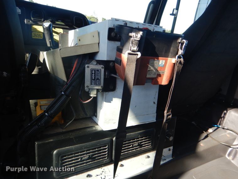 image for item FT9466 2006 Freightliner Business Class M2 crane truck