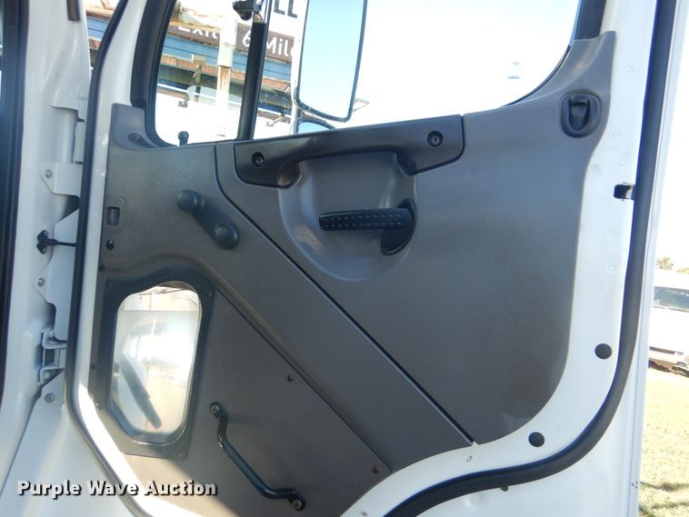 image for item FT9466 2006 Freightliner Business Class M2 crane truck