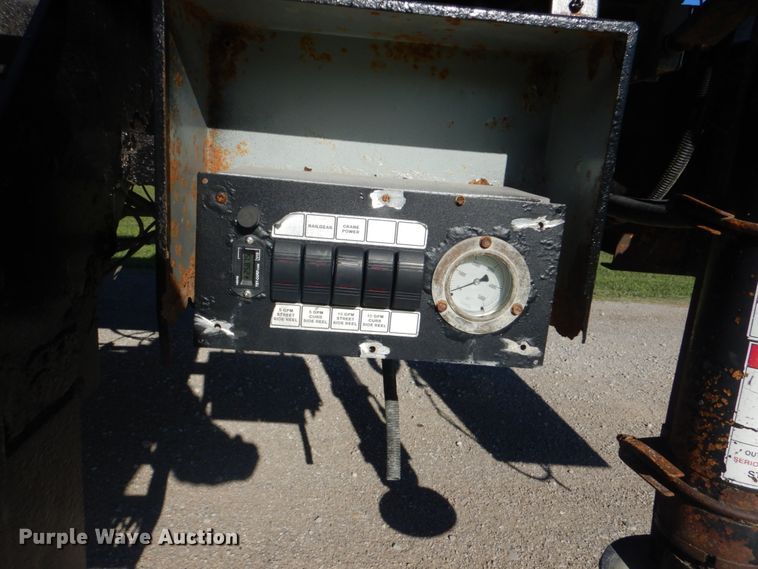 image for item FT9466 2006 Freightliner Business Class M2 crane truck