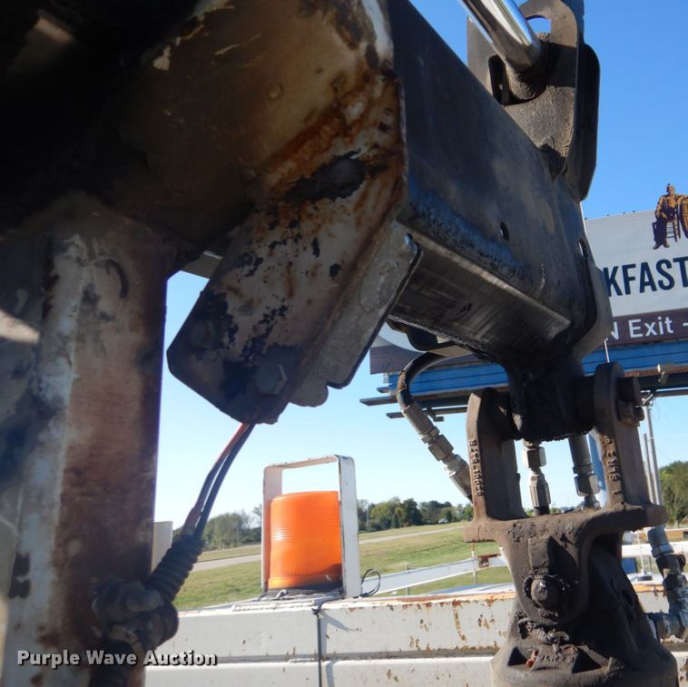 image for item FT9466 2006 Freightliner Business Class M2 crane truck