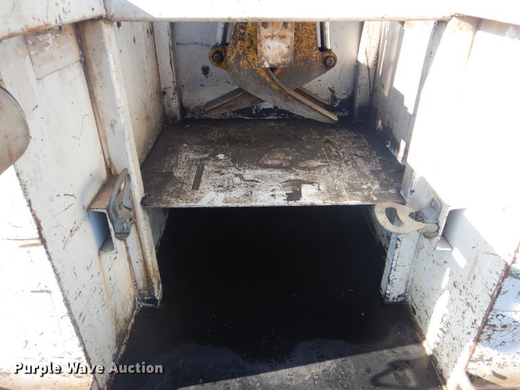 image for item FT9466 2006 Freightliner Business Class M2 crane truck