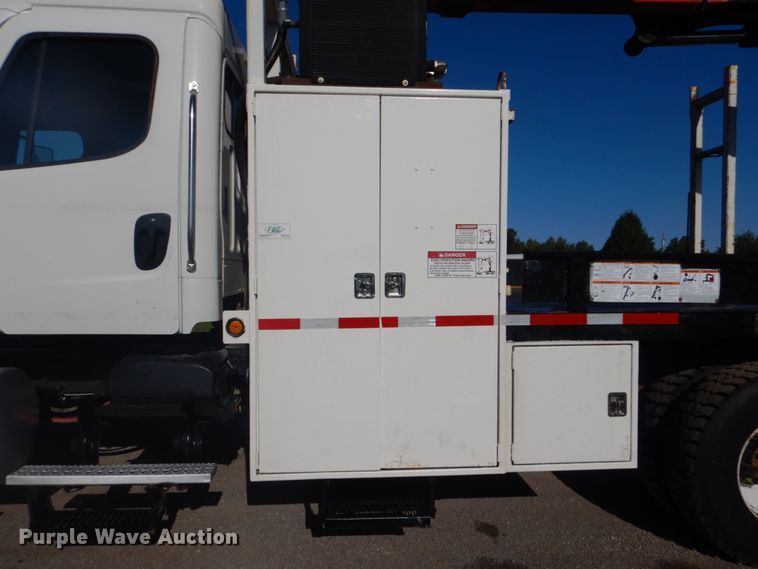 image for item FT9466 2006 Freightliner Business Class M2 crane truck