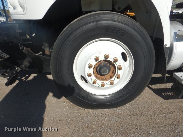 image for item FT9466 2006 Freightliner Business Class M2 crane truck