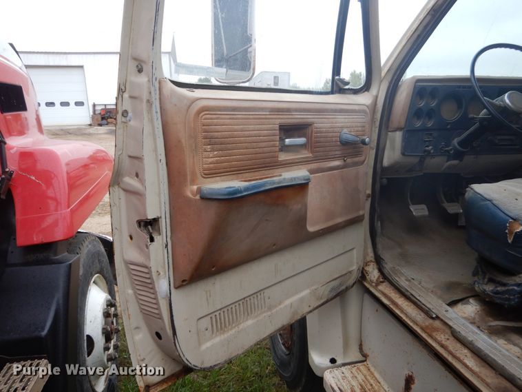 image for item FU9631 1980 Chevrolet V70 fuel truck