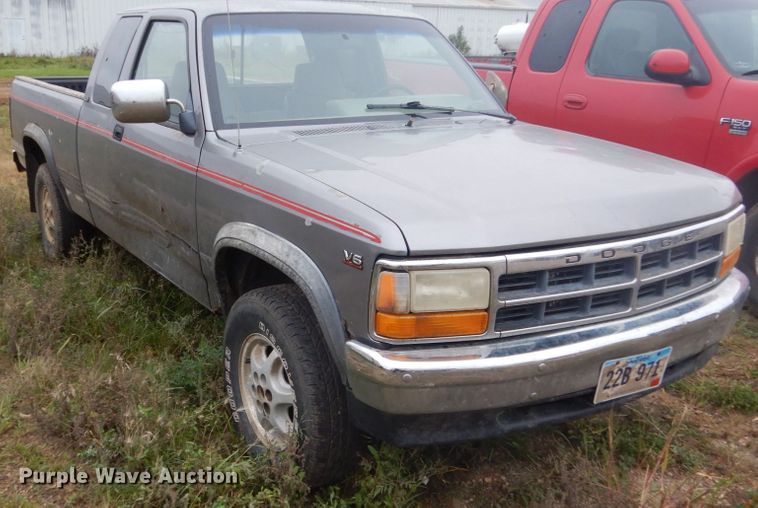 image for item FU9634 1994 Dodge Dakota Club Cab pickup truck