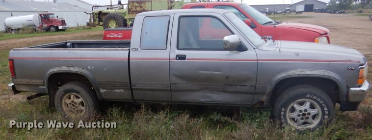 image for item FU9634 1994 Dodge Dakota Club Cab pickup truck