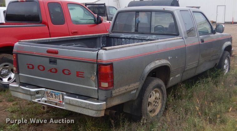image for item FU9634 1994 Dodge Dakota Club Cab pickup truck