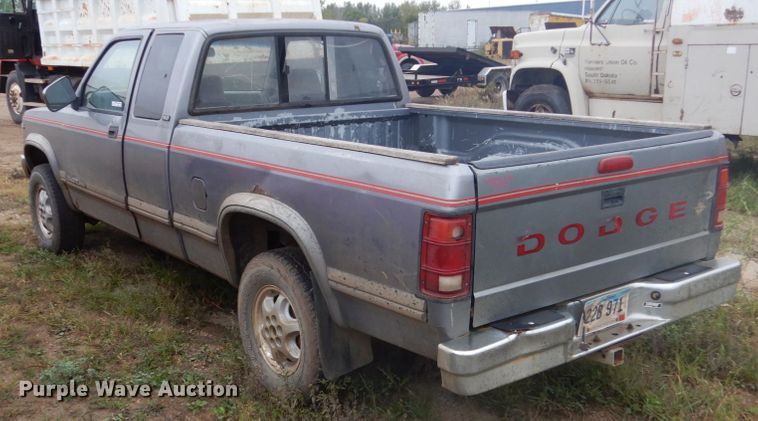 image for item FU9634 1994 Dodge Dakota Club Cab pickup truck