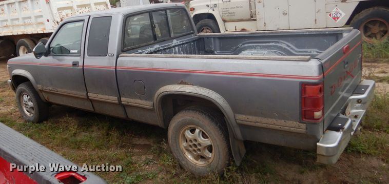 image for item FU9634 1994 Dodge Dakota Club Cab pickup truck