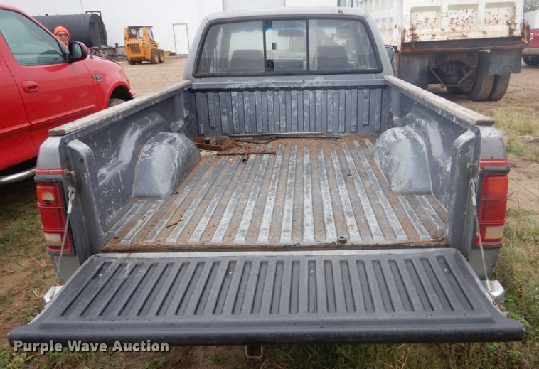 image for item FU9634 1994 Dodge Dakota Club Cab pickup truck