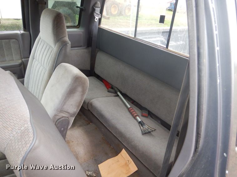 image for item FU9634 1994 Dodge Dakota Club Cab pickup truck