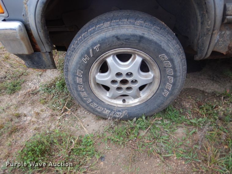 image for item FU9634 1994 Dodge Dakota Club Cab pickup truck