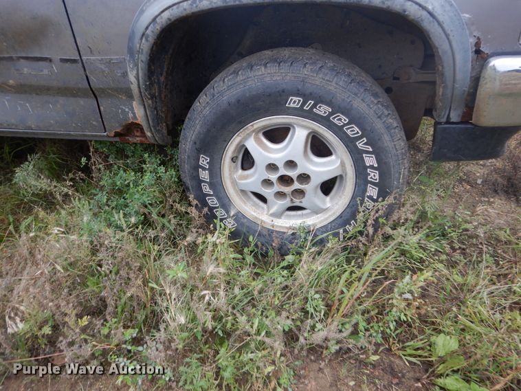 image for item FU9634 1994 Dodge Dakota Club Cab pickup truck