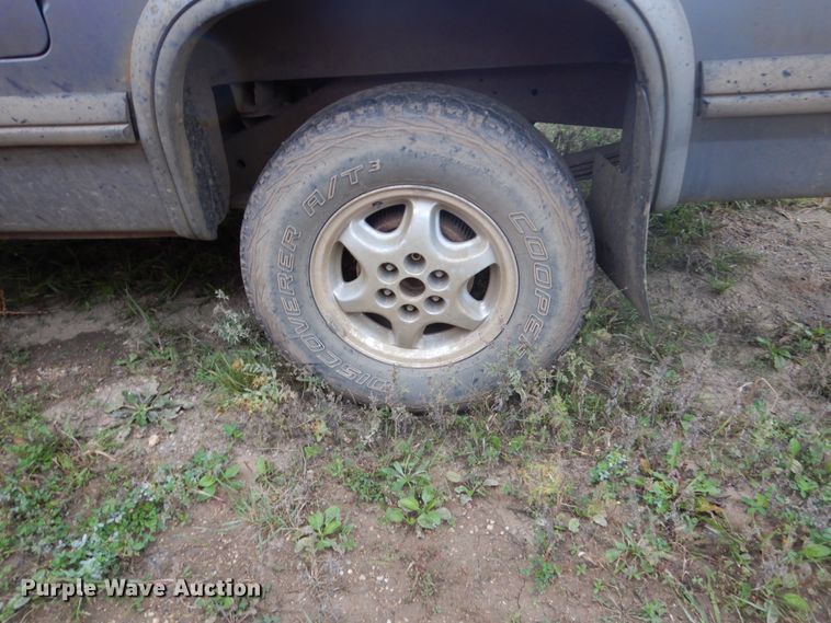 image for item FU9634 1994 Dodge Dakota Club Cab pickup truck