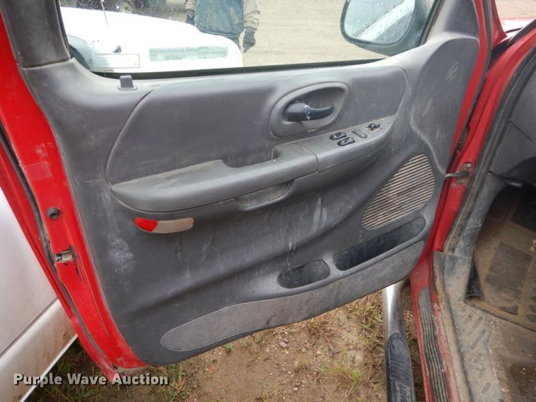 image for item FU9636 2002 Ford F150 SuperCab pickup truck