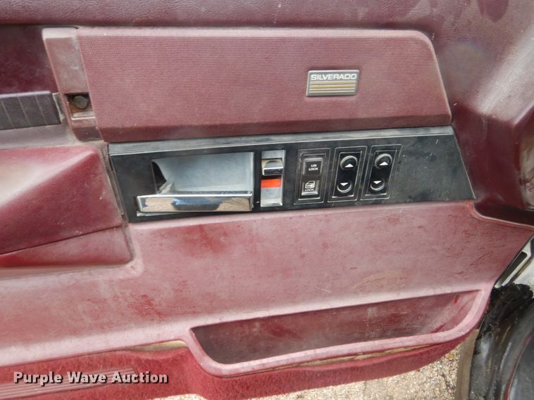 image for item FU9731 1989 Chevrolet K1500 pickup truck